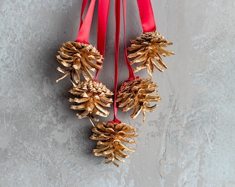 Natural pine cones, hanging wall Christmas decor, Front door decor, eco Christmas decor, home gift, pine cone garland, fire place decoration