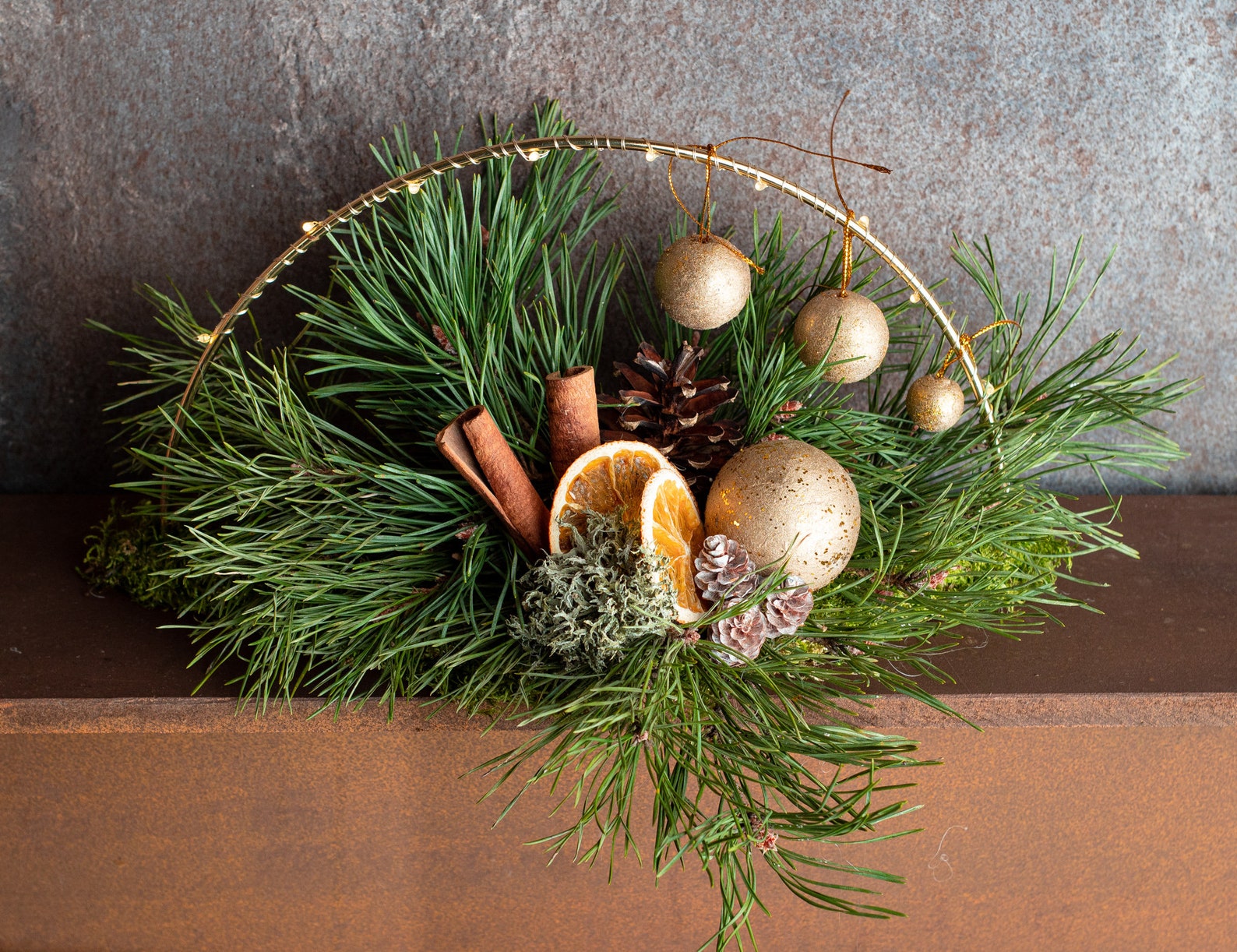 Lightup your Xmas party with 20 Christmas table decoration 11 Christmas basket