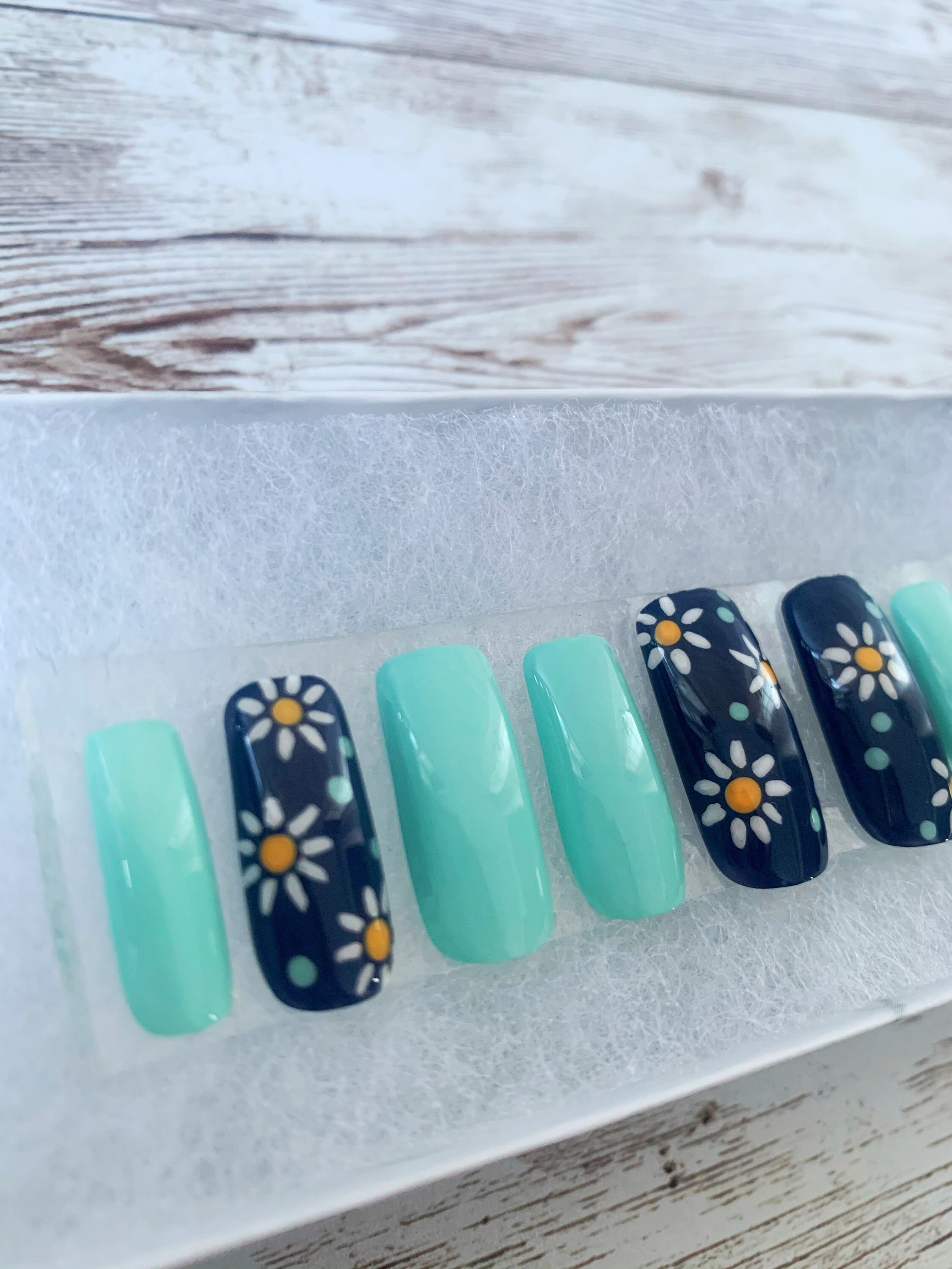 Daisy Acrylic Nail Set Spring Summer Press On Nails Blue Etsy Daisy Acrylic Nail Set Spring Summer Press On Nails Blue Etsy