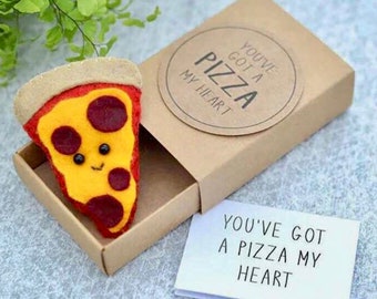 Coffret cadeau pizza en feutre « You've got a Pizza My Heat » rustique naturel