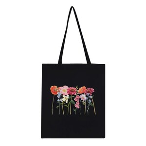 花の草原をあしらったクラシックなトートバッグ