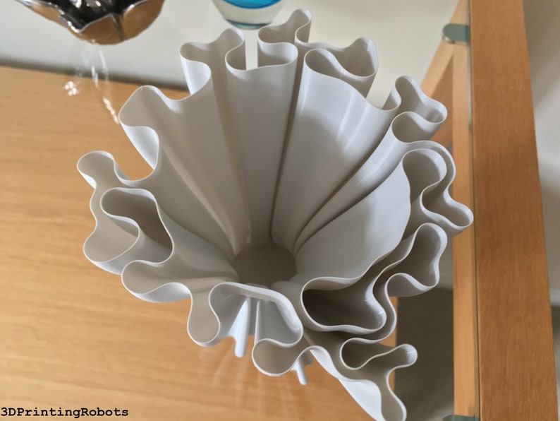 Modern Wavy Vase For Artificial Flowers Geometric Vase image 9