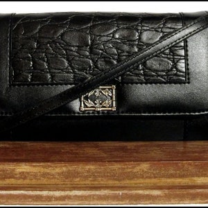 Cartera convertible Minnietonka de piel con correa para el hombro