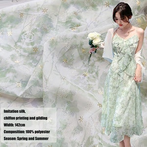 Chiffon bloemenprint met foliedruk: gebruinde zijde van chiffon, foliedruk met sterpatroon; rok van chiffon op maat gesneden