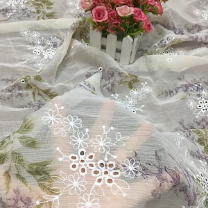 Vintage ijszijde gerimpelde borduurstof, chiffon bloemenprint, imitatie zijden rimpel, oogje bloemen borduurstof op maat gesneden