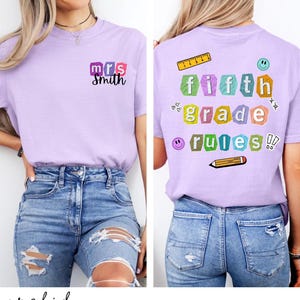 Camiseta Comfort Colors Regras da Quinta Série, Camiseta personalizada com nome do professor, Camiseta de volta às aulas para professor, Design de carta de resgate Y2K, Camiseta personalizada