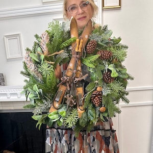 Green Christmas Wreath, Artificial Christmas wreath pinecone wooden ski, Front door Christmas wreath, Evergreen home winter Christmas wreath