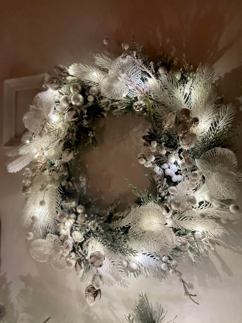 White Christmas Wreath With Lights 