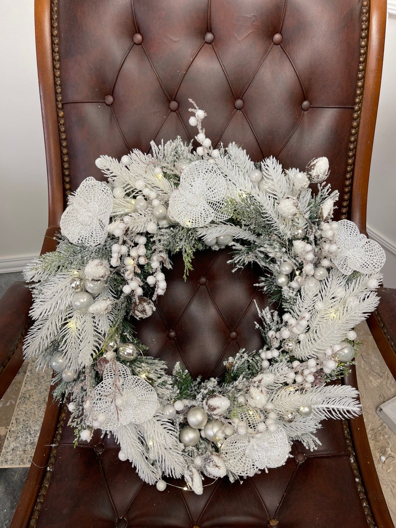 White Christmas Wreath With Lights 