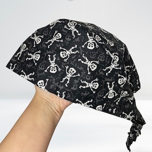 Halloween Spooky Skeleton Cartoon Baumwolle Scrub Cap - Urlaub Neuheit Bekleidung für Ärzte, Krankenschwestern und medizinisches Fachpersonal