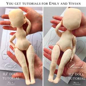 Pode incluir: Dois padr&otilde;es de costura de bonecas de 11,5 polegadas com os nomes "Emily" e "Vivian" impressos neles. Os padr&otilde;es est&atilde;o dispostos sobre uma superf&iacute;cie branca e s&atilde;o acompanhados por duas bonecas feitas de tecido. As bonecas est&atilde;o em diferentes posi&ccedil;&otilde;es e t&ecirc;m uma cor bege claro.