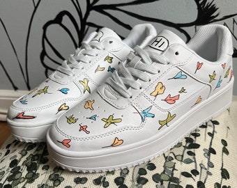 Heartstopper Custom Made &quot;Hi Hi&quot; Sneakers, W/ Cute Leaves LGBTQ Pride, Custom Shoes, Pride Month, Heartstopper Comic, Small Handrawn Leaves
