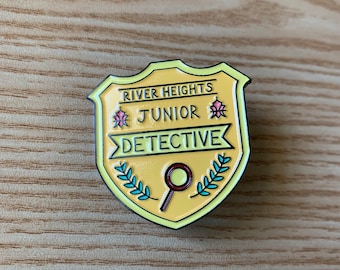 Nancy Drew Junior Detective Badge (yellow)