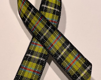 Cornish awareness ribbons. Cornish tartan lapel pins. perfect to be worn as funeral ribbons. Memorial bows for service. Funeral favours.