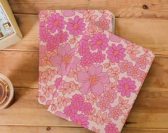 Pink Retro Flower iPad Cases With Pencil Holder Cover for 2025 Air 7/6/5/4 13" iPad 11/10 Gen A16 10.9"11" iPad Pro 13 Inch Mini 6/7 Case