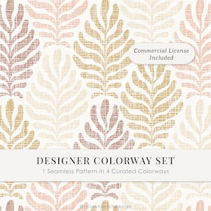 Op de afbeelding: Een naadloos patroon met gestileerde varenbladeren in tinten van gedempt roze, goud en crème met een textuur van stof. De afbeelding bevat de tekst Commercial License Included, DESIGNER COLORWAY SET, 1 Seamless Pattern in 4 Curated Colorways en @juliakhimichdesign.