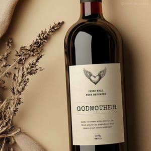 Godmother Proposal Wine Label Template. Custom wine bottle label for a Madrina proposal gift. Editable digital template.