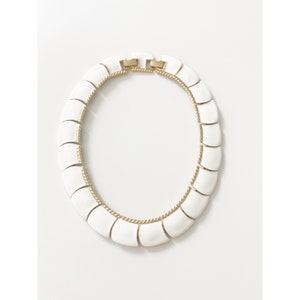 Collier ras de cou vintage écru et émaillé majordome
