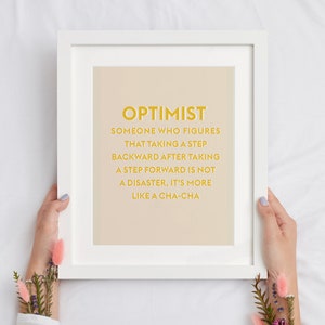 Pôster de arte de parede com citação motivacional engraçada OPTIMIST, camiseta, caneca SVG e arquivo PDF funciona com Cricut, Silhouette Cameo