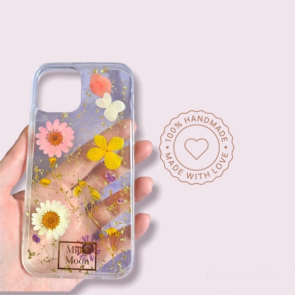 Coque iPhone en résine et fleurs séchées multicolores et feuilles d'or | Modèle FLORA | coque téléphone florale smartphone 6 7 8 11 12