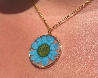 Necklace Marguerite Blue Dried - Gold Stainless Steel Chain and Pendant Dried Flower, Crystal Resin Daisy Natural Jewel Creator