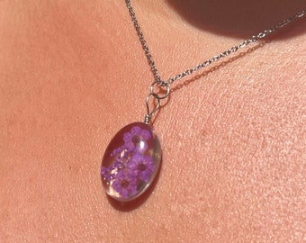 Collier Vraies Fleurs Violettes - Chaîne en Acier inoxydable et Pendentif Fleurs Séchées, Résine Cristal Fleurs Naturelles Bijou Créateur