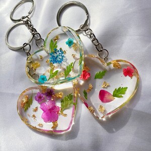 Crystal love heart key ring inlaid with natural colorful dried flowers and gold leaves, unique handmade women's gift
