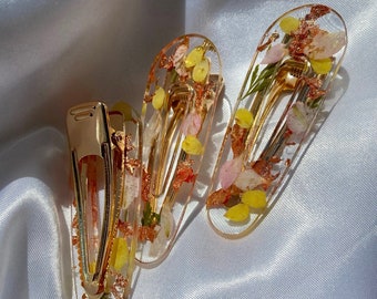 Barrettes à cheveux fleurs champêtres fait main, Lot de deux incrustées de pétales de fleurs séchées jaune et rose pâle et or gold