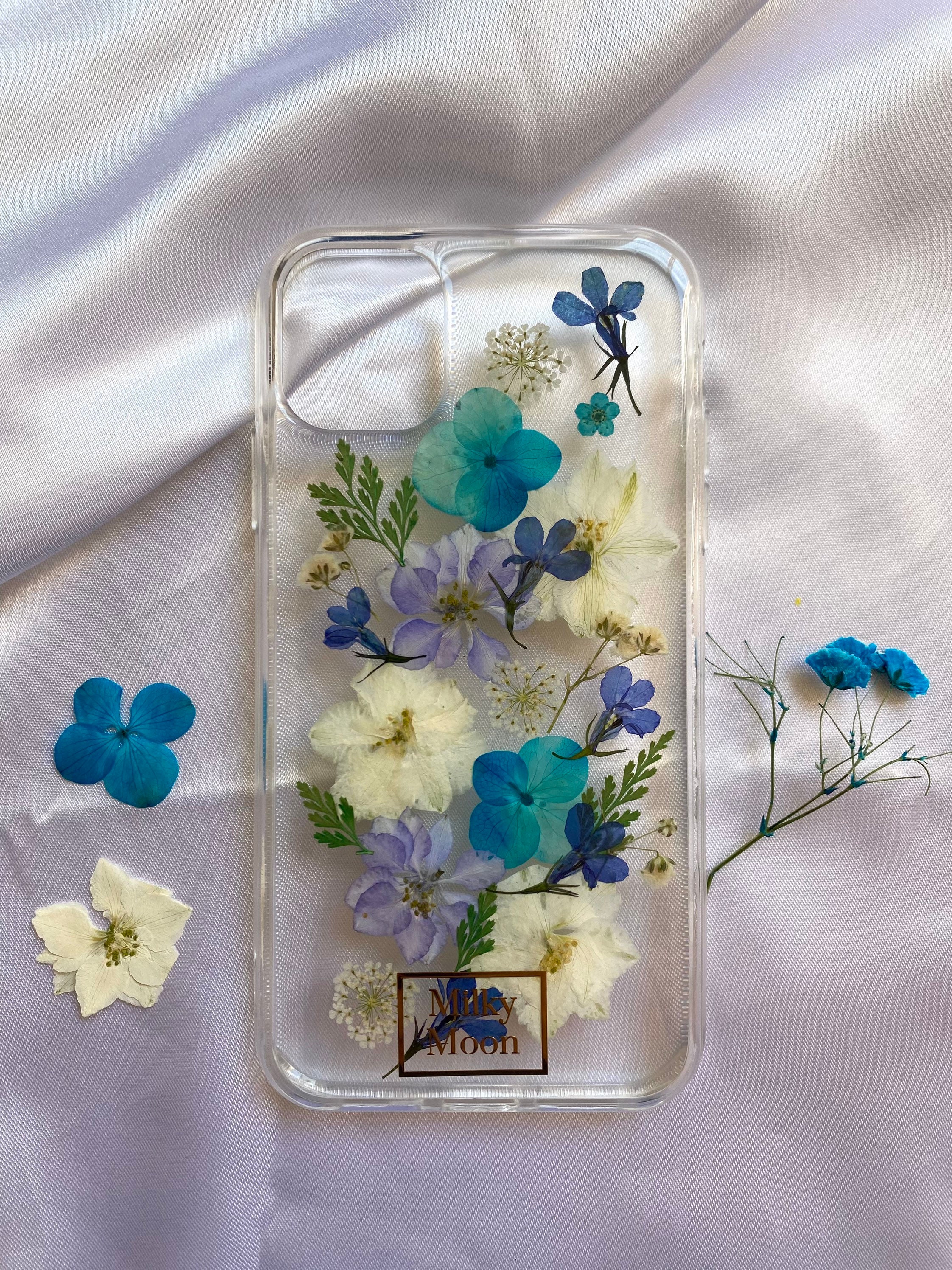 Coque IPhone Vintage Fleurie Bleu Et Beige - Fabriqué Aux USA - TPU Résistant