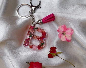 Porte clé personnalisable lettre ou chiffre - fleurs et feuilles d’or, pompon en cuir | cadeau femme initiales personnalisé original unique