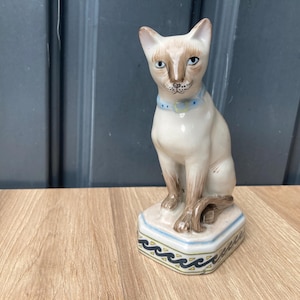 Staffordshire Style Cat Figurine