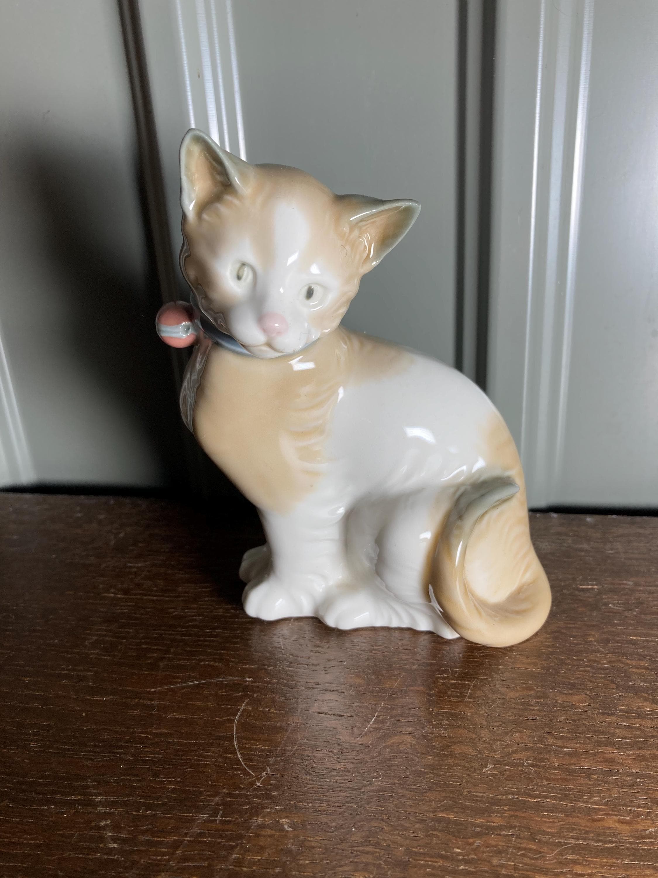 Figurine petit chat quelle souplesse