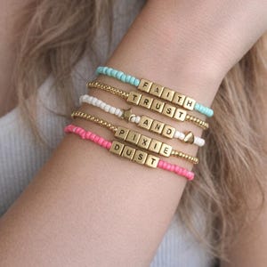 Rachel Rachel Roy Motywacyjny zestaw bransoletek Wiara, Zaufanie i Pył Pixie Nowy