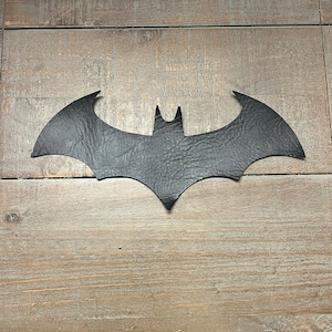 Fledermaus Comic Style Machine Cut Vinyl &quot;Hush&quot; Jim Lee style Emblem