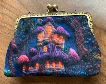 Beautiful Victorian Inspired Kiss Clasp card/cash Purse