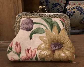 Beautiful Victorian / Edwardian Inspired Kiss Clasp Purse in a beautiful printed floral design on canvas