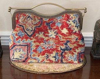 Beautiful Victorian Inspired Kiss Clasp Handbag in a Woven Tapistry Carpet design Fabric very reminiscent of a Carpet Bag.