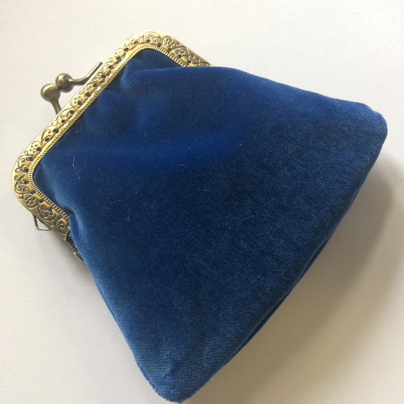 Vintage Handbags, Purses, Bags *New*     Victorian Inspired Blue Velvet Kiss Clasp Purse $21.49 AT vintagedancer.com