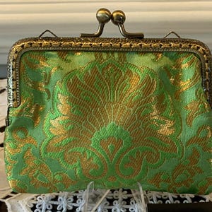 Beau porte-monnaie Kiss d'inspiration victorienne pour cartes/cartes de crédit dans un beau tissu indien bansari brocart