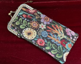 Beautiful Victorian Inspired Kiss Clasp Floral Tapestry Spectacle Case