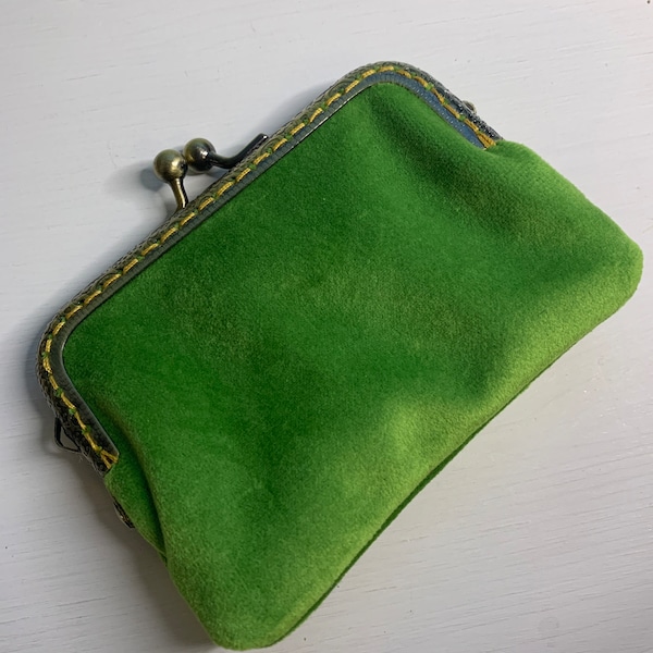 Beautiful Victorian Inspired Kiss Clasp Purse in an Apple Green coloured Velvet