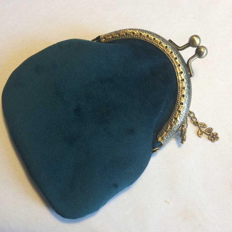 Vintage Handbags, Purses, Bags *New*     Victorian Inspired Kiss Clasp Purse in a Velvet Fabric $17.91 AT vintagedancer.com