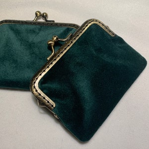 Beautiful Victorian Inspired Kiss Clasp in Deep Forest Green Velvet