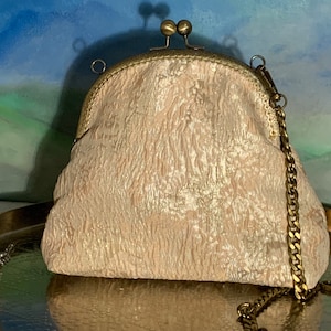 A Beautiful Victorian/Edwardian Inspired Kiss Clasp Bag
