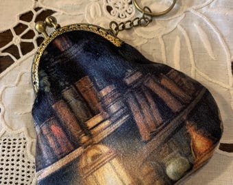 Beautiful Victorian Inspired Kiss Clasp Purse Keyring