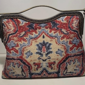 Beautiful Victorian Inspired Kiss Clasp Handbag in a Woven Tapistry Carpet design Fabric very reminiscent of a Carpet Bag.