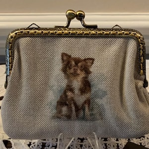 Linda bolsa de dinheiro/cartão de crédito inspirada no estilo vitoriano Kiss em um lindo tecido de lona estampado com chihuahua