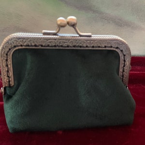 Beautiful Victorian / Edwardian Inspired Kiss Clasp Purse