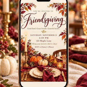 Digitale Einladungsvorlage für ein Friendsgiving-Essen (Canva-Vorlage), Einladung zum herbstlichen Abendessen in Burgunderrot, bearbeitbar, 5x7-Download