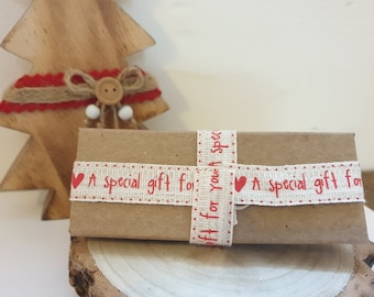 Gift wrap,press on nails gift wrapped,press on nails,Christmas nails,false nails,Christmas gifts,nails in a box,gifts for mum,gifts for her